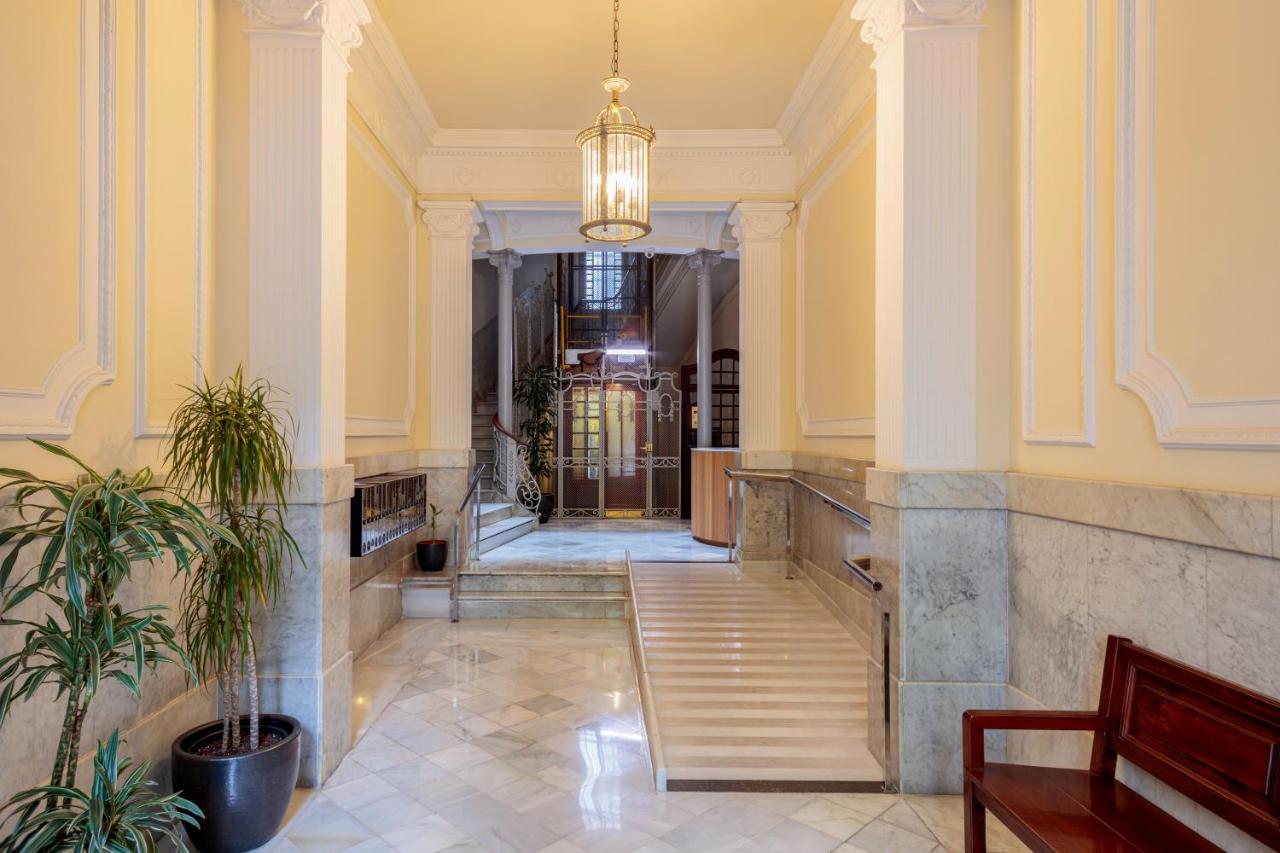 The Gaudi Suites II Barcelona Exterior photo