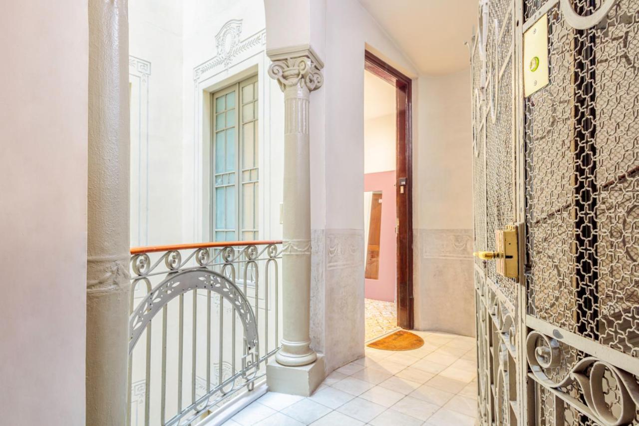 The Gaudi Suites II Barcelona Exterior photo