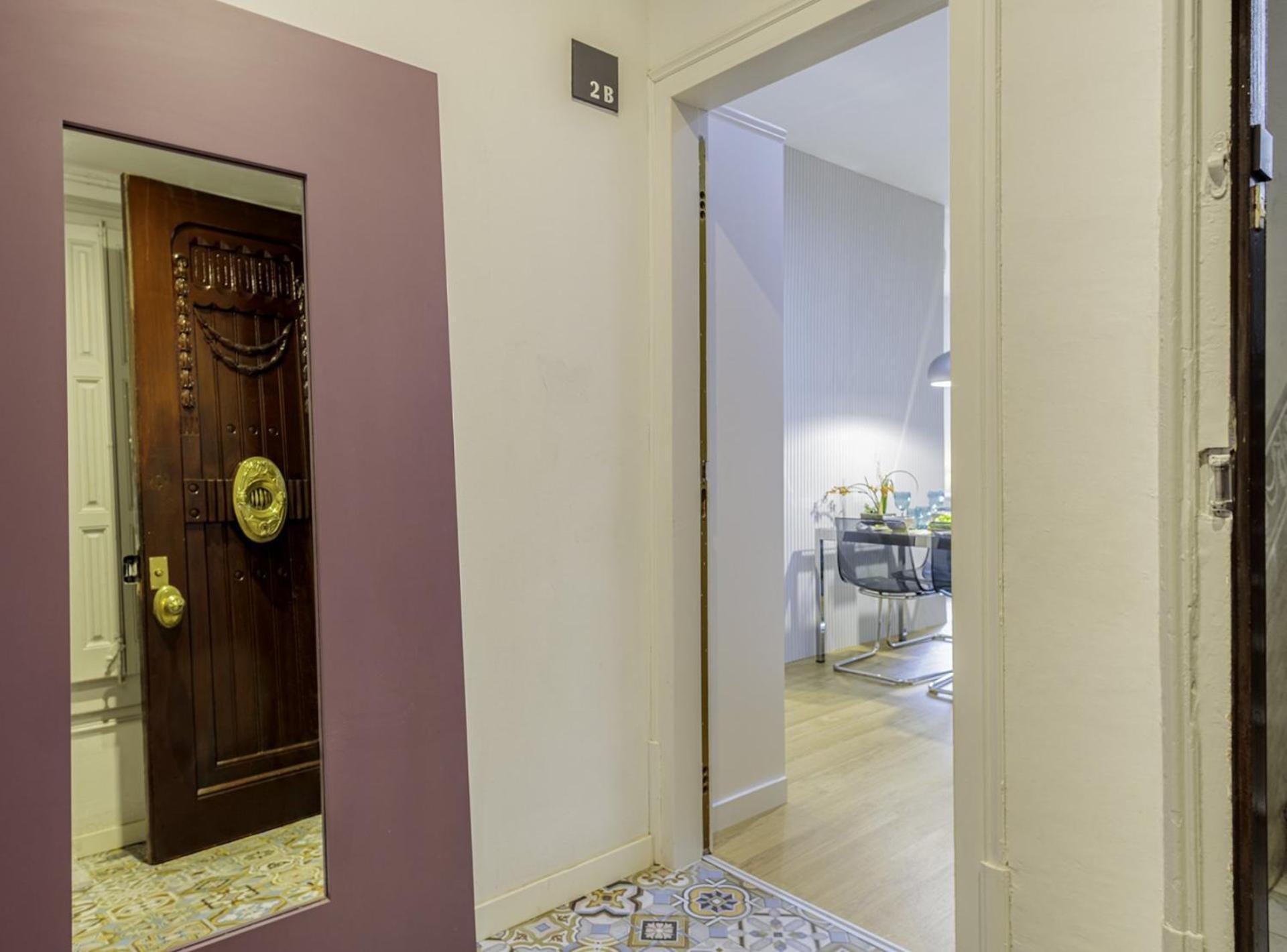 The Gaudi Suites II Barcelona Exterior photo
