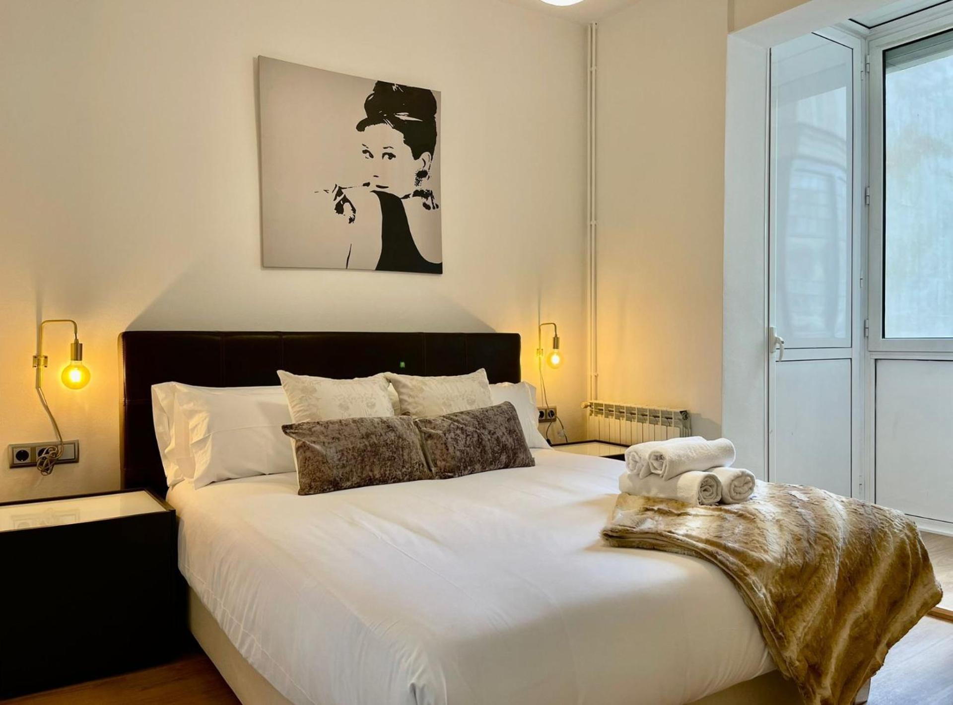 The Gaudi Suites II Barcelona Exterior photo